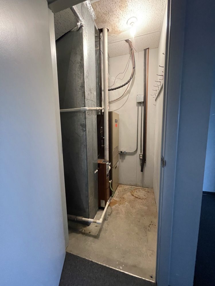 Industrial/Flex: 705 Greenway Dr, Columbus, IN 47201